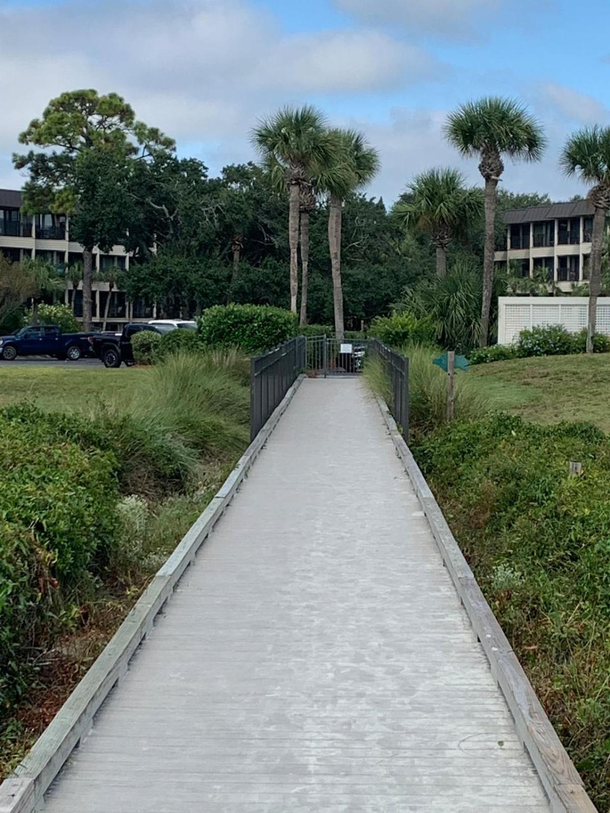 Villa Awesome 1 Bd 1 Ba With Ocean View Steps To Beach à Île de Hilton-Head Extérieur photo